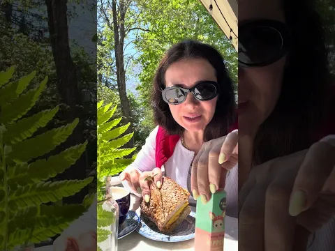Bahar gülü Gül Abla hasta hissetme hediyesi almış