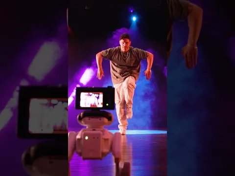 Freestyle dance session with my new robot videographer, Beni 🤖 from @mondorobotics