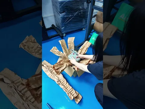 그 판지를 버리기 전에 이것을 보세요. 판지 파쇄기에 넣으세요. 분리하세요