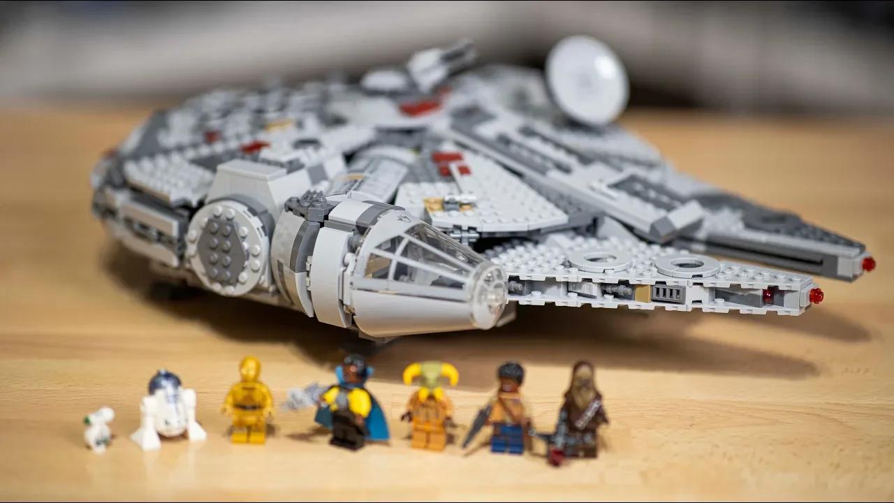 Travel with Han Solo, Chewbacca and their friends with the Lego Star Wars Kessel Run Millennium Falc. 