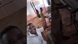 العازف وهبه حفلاتنا دنقلا صالة المطار 