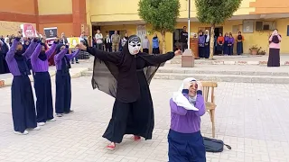 مسرحية صامتة بعنوان دوامة الإنترنت 