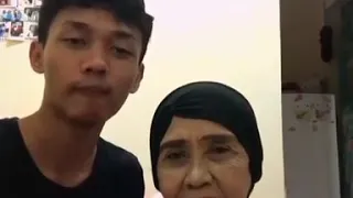 Hantu Raya Datang Masuk Interframe Masa Nenek Cucu Tengah Buat Live 