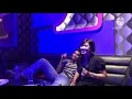 Keseruan di tempat karaoke