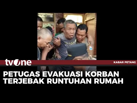 Rumah Dua Lantai di Cimahi Tiba-tiba Ambruk,  2 Orang Terjebak