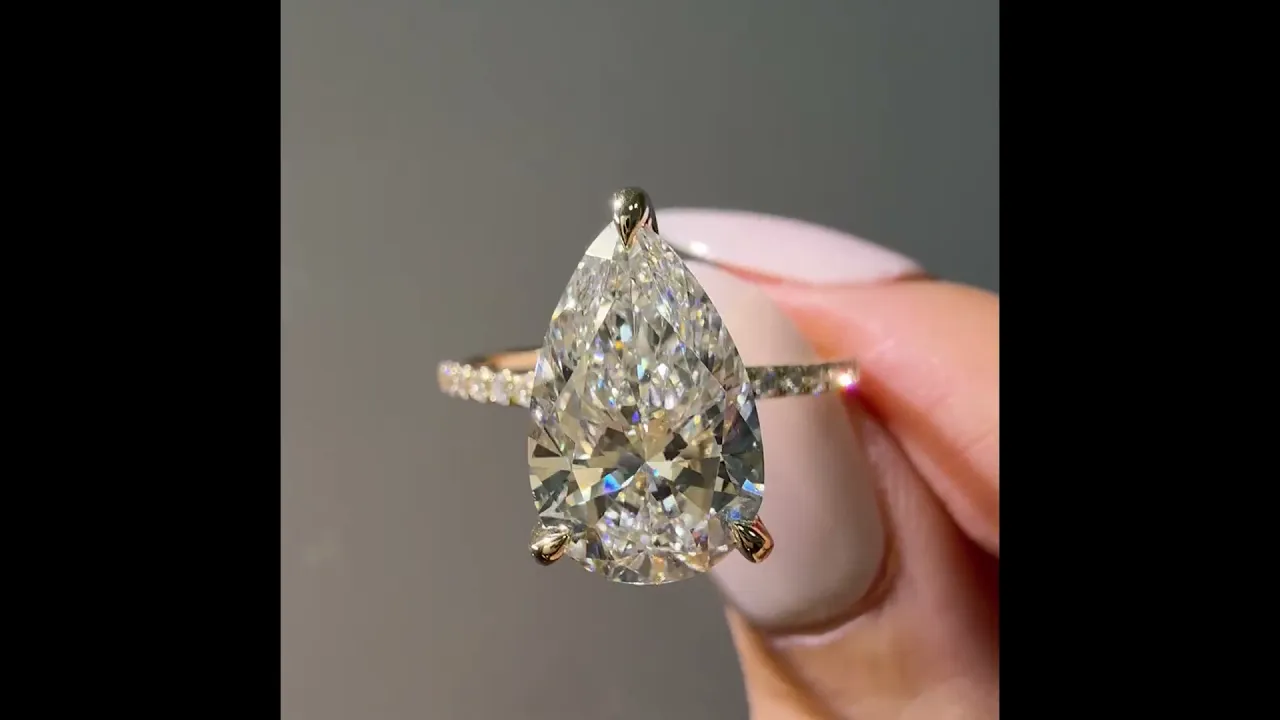 Selene丨3CT Pear Lab Diamond Engagement Ring–Pave Band in 14K Gold