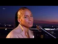 Alicia Keys - Love Looks Better (rooftop performance)