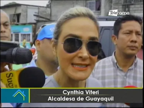 Motorizados y alcaldesa de Guayaquil reaccionaron a medida que prohíbe dos en moto