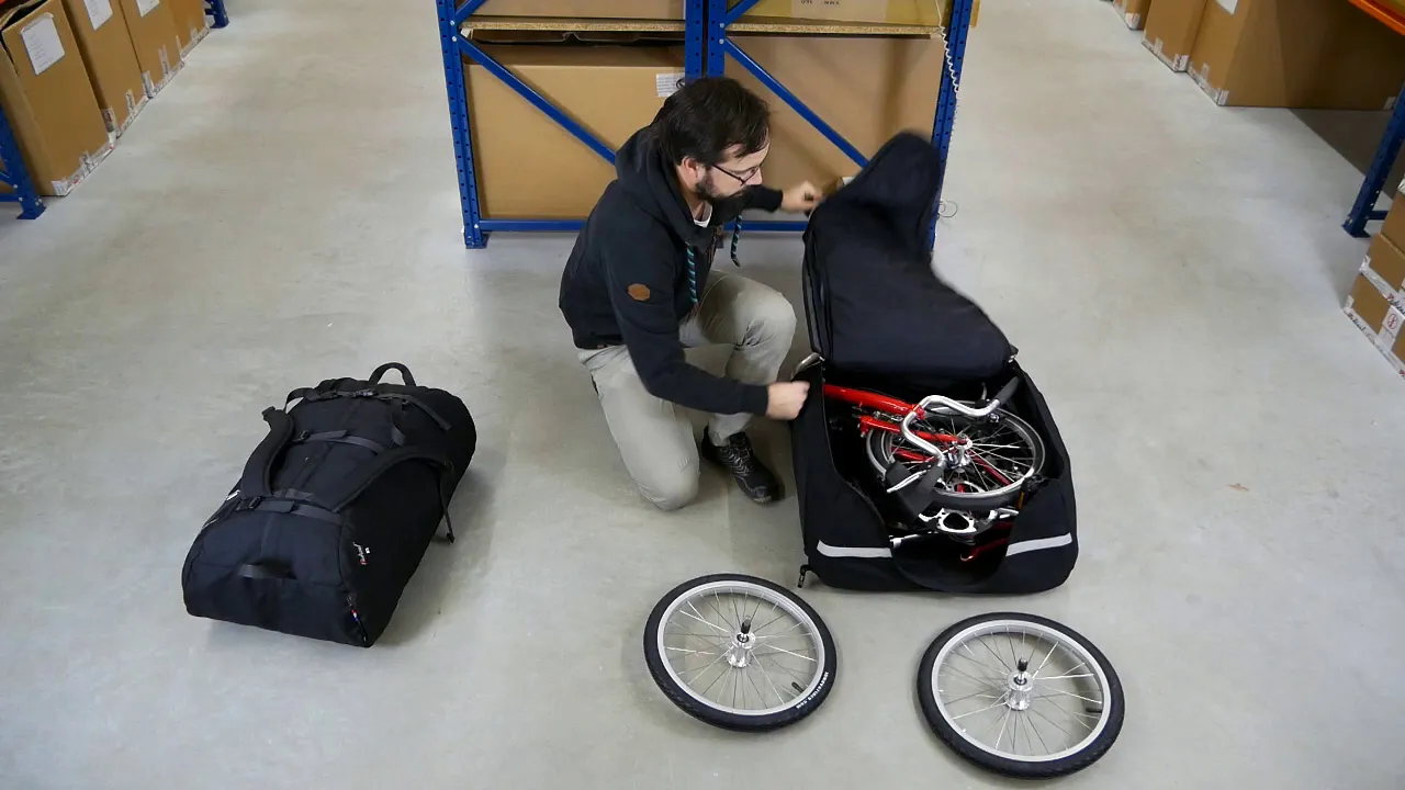 Check-in and fly with Brompton and Cyclone Chubby trailer and Brompton Backpack!