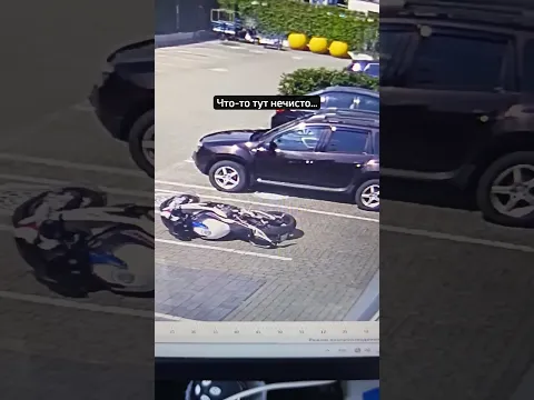 Друг отошел буквально на минуту. Как думаете, из-за чего это произошло? #мотоцикл #авария #crash