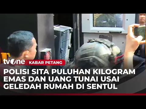 Polisi Bawa Koper Berisi 74 Kg Emas Hasil Penggeledahan ke Polda Metro Jaya