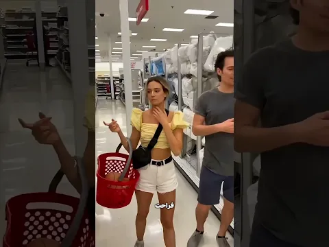 استخبى وسط المخدات عشان يعمل مقلب في مراته… شوفوا رد فعلها! 😂😱