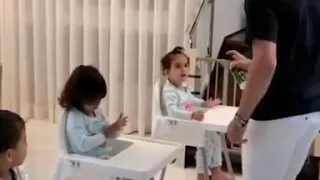 آموزش ضدعفونی کردن دست توسط کریستیانو رونالدو به بچه هاش  آموزش ضدعفونی کردن دست توسط کریستیانو رونالدو به بچه هاش