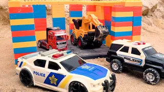 玩具車故事｜挖土機與卡車在趣味玩具監獄裡