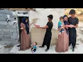 Download Lagu ۲۸ A gift of love: bringing a phone for Farida by Master Iman