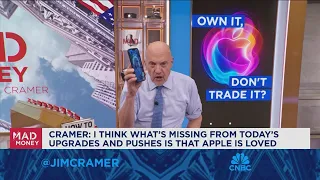 I blame analysts shorts for keeping investors out of Apple s stock says Jim Cramer