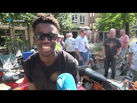 Meer voor mannen brommers en oldtimers kijken