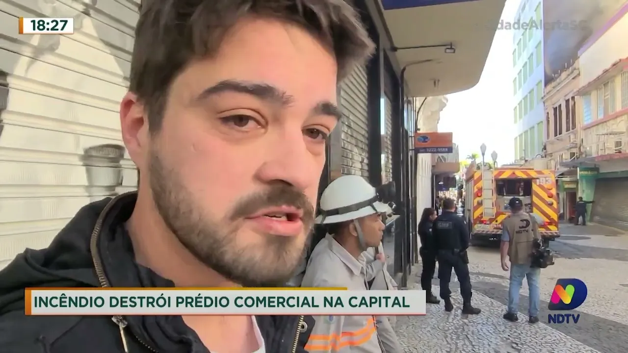 Incêndio destrói prédio comercial de dois andares em Florianópolis