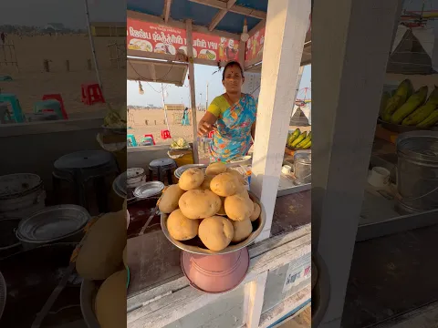Hardworking Woman Selling Potato Pokoda in India