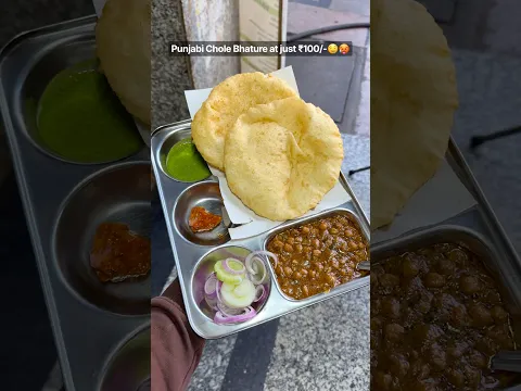 Punjabi Chole Bhature🤤❤️ at just ₹100/- #shorts #cholebhature #indianstreetfood