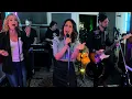 Download Lagu Sing it Live performs '9 to 5' (Dolly Parton) | Live Band Performance