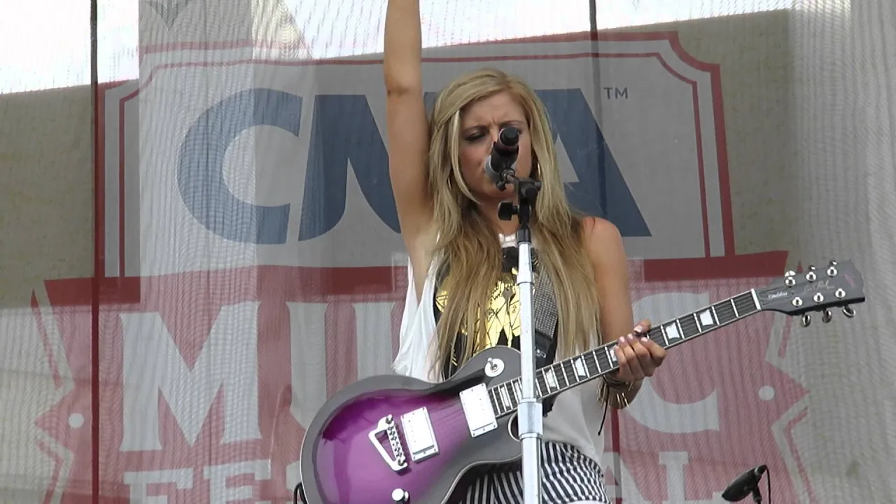 Lindsay Ell: "I'm Ready"  CMA Fest 2015