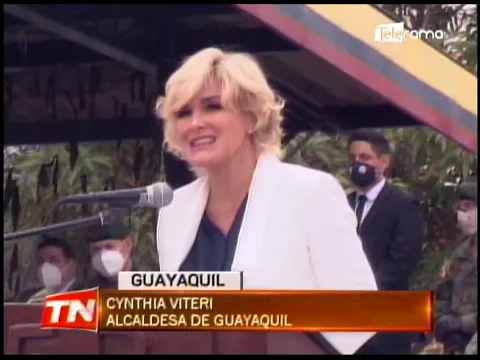 Alcaldesa Cynthia Viteri recibió reconocimiento de las FF.AA.