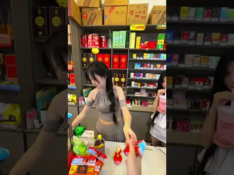 पैसे देखकर किट्टी को लगा इनाम मिल गया! 😂 #MoneyComedy #FunnyGirl #ShopFun