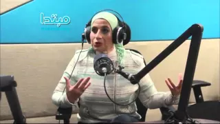 لغة الجسد  بوكر فيس    وعليك اللجوء لهذا الوضع لو كنت عصبى دندنها