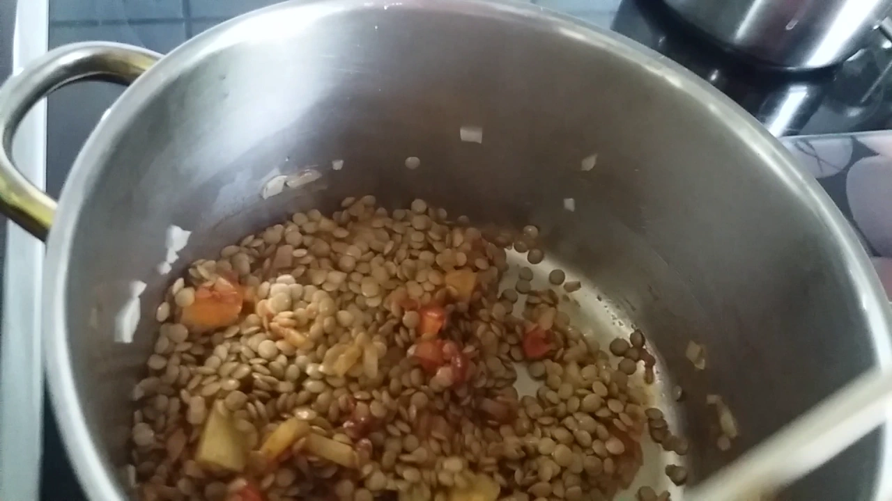 15 Minuten Küche / Linsensalat - perfekt zum Mitnehmen und einfach vorzubereiten / schnelle Rezepte. 