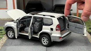 1:18 Toyota Land Cruiser Prado GX V6 with many moving parts [Unboxing]