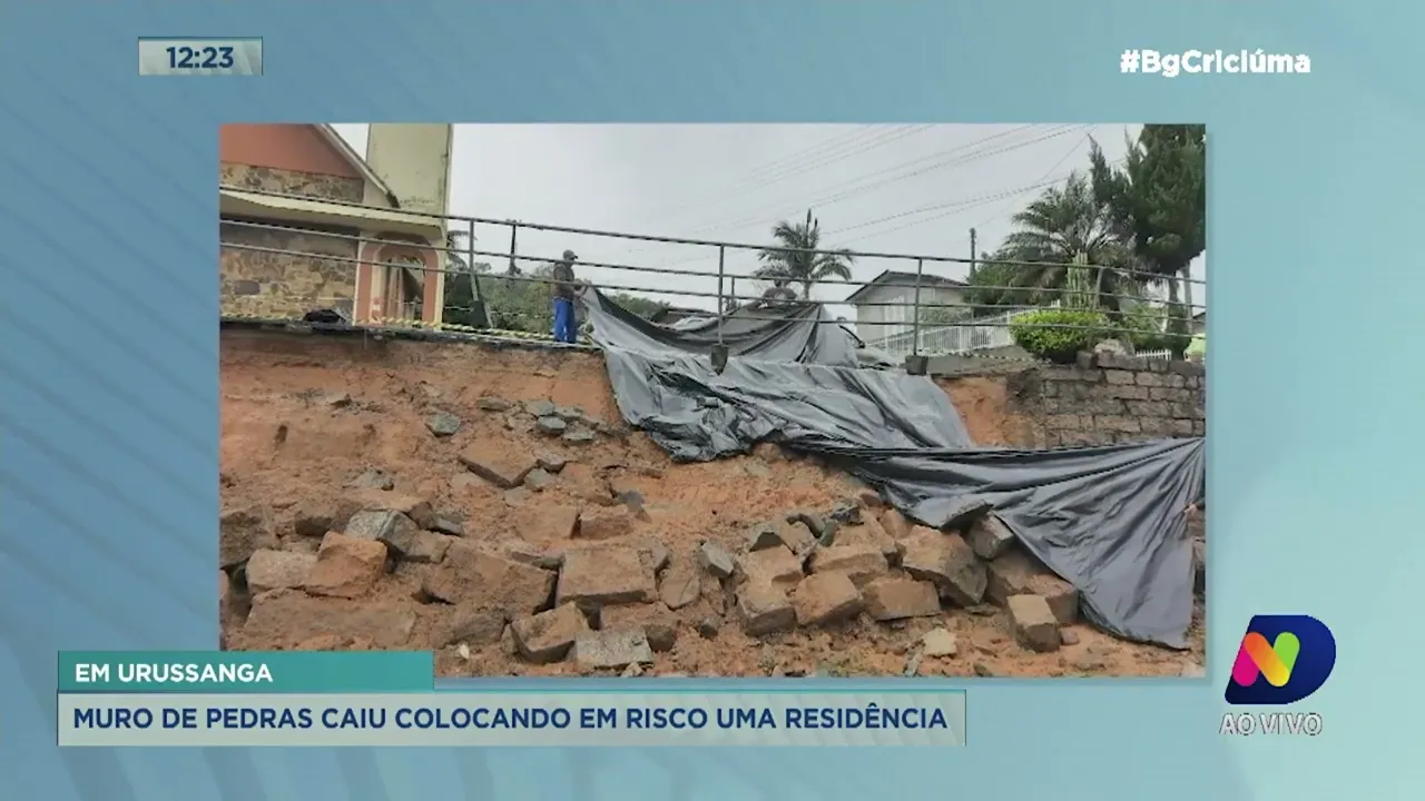 Muro de pedras cai colocando em risco uma casa em Urussanga