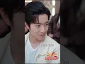 막일꾼은 보물 감정도 모른다고 미녀 CEO에게 비웃음당했다! 투시안을 각성해 그녀가 고른 가짜 골동품을 간파하자, 그녀는 태도를 바꿔 몸을 바치고 매일 밤 감정 기술을 배운다!