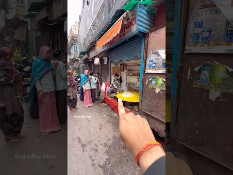 50 रुपए का एक दूध का गिलास 😱 भैया को बैठे-बैठे करोड़पति बनना है 🫡 #streetfood #youtubeshorts