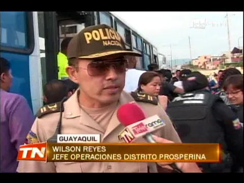 Policía intensifica controles en interior de buses urbanos