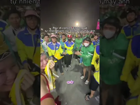 Khi bước ra cánh cổng