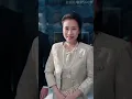 所有人都瞧不起這個農村土妞，等著看她笑話，卻不知她精通八國語言，破解了999位專家都束手無策的難題！回家第三天，她就超越假千金，奪得第一！