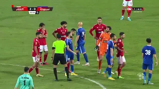 لحظة طرد محمد الشناوي حارس مرمى الأهلي بعد إنفعاله على لاعب فريق سموحة بدون الكرة 