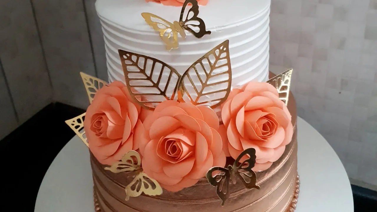 BOLO DE 2 ANDARES BRANCO COM ROSE GOLD / RECHEIO MARTA ROCHA / MASSA PÃO DE LÓ / PARIS CAKE DESIGNER