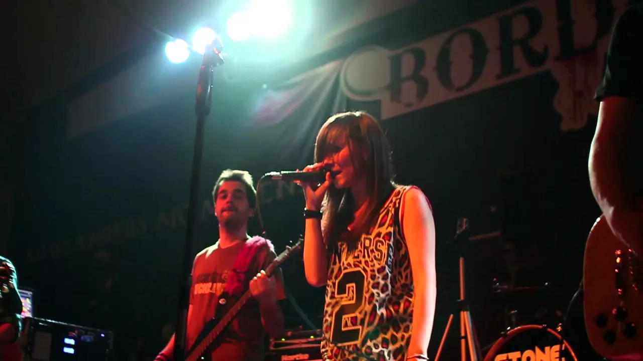 BORN FOR THIS - Born For This [PARAMORE Cover] LIVE