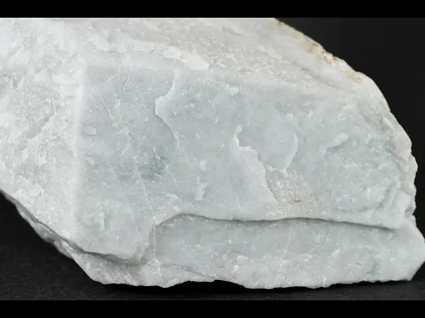 糸魚川産 翡翠 原石 101g｜天然石 原石 通販 キラリ石