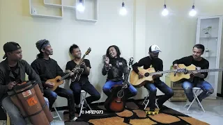 Download Usah Kau Lara Sendiri Acoustic Pengamen Jos The Gendhot MP3