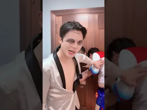 小丑被哈莉奎茵打了。#小丑 #天使 #超人不会飞 #shorts
