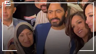 تامر حسنى يقبل رأس والدته فى ظهور نادر لها بعرض فيلم بحبك   ويحتفل مع زوجته وهنا الزاهد دندنها
