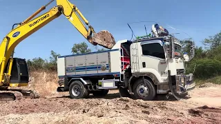 #รถดั้มสวยๆ #รถแม็คโครตักดิน ใส่รถบรรทุกหกล้อ #trucks