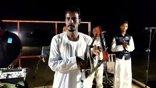 الزول دا مجنون والله احمد الصديق وتر جن عديل فضلا وليس امرا اشركو في القناة 