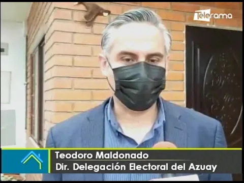35 personas en Azuay ejercen el sufragio en jornada de Voto en casa