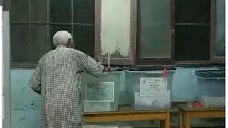 استمرار توافد المواطنين داخل اللجان لأداء الانتخابات بالهرم 