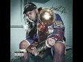 Anuel Llorando en un Ferrari