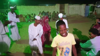 حفلة بابكر البرصه والكورس المبدع واستعراض مع الرقيص حاجه مبدعه خااالص تحيات اصدقاء الطنبور لهم 